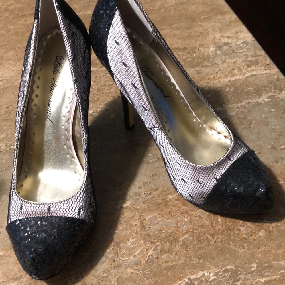 Dress pumps